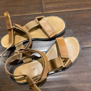 Vince Sneaker. Size 6. 90%NEW